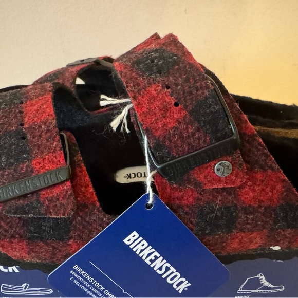 BIRKENSTOCK Arizona Rivet Shearling Wool Felt plaid red sandal. Size: 7, 38 - Picture 4 of 13